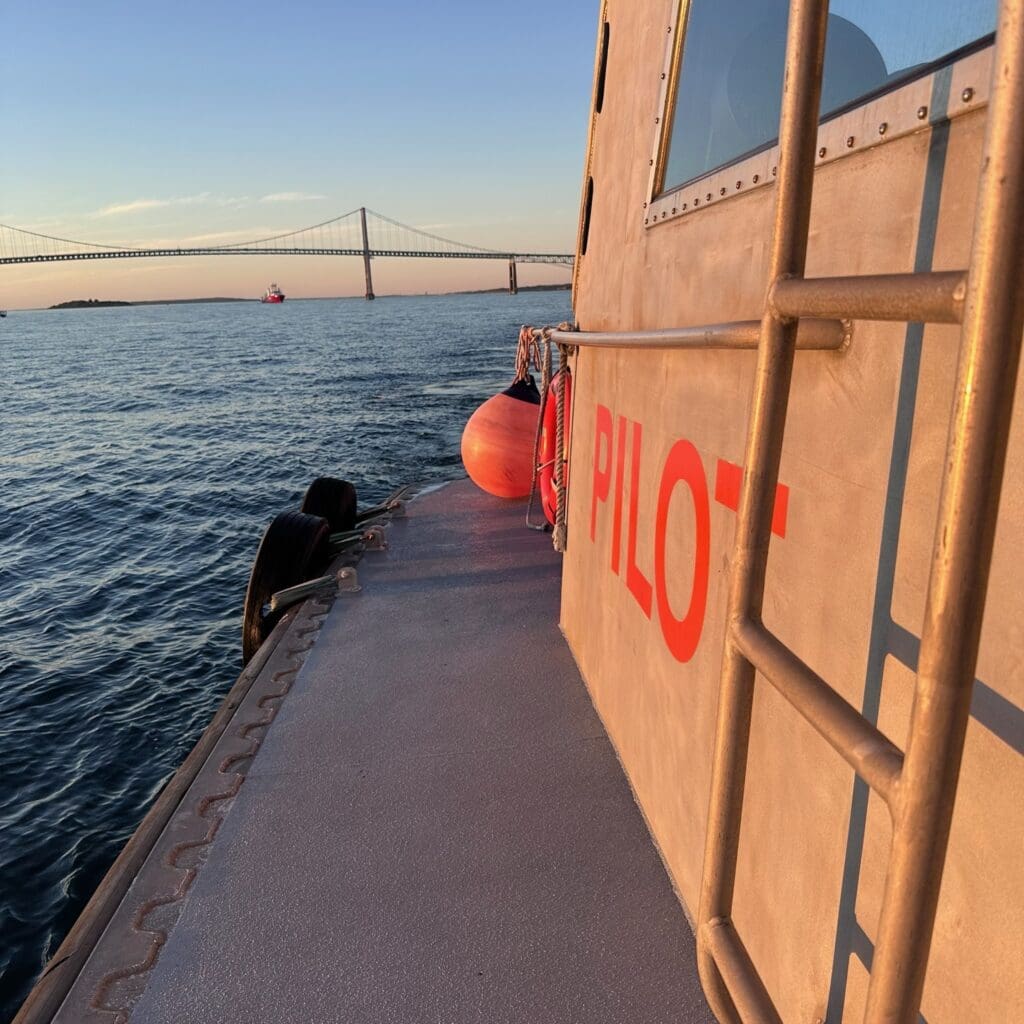 Pilot boat with bridge